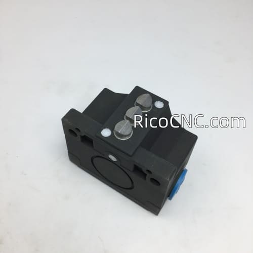 BALLUFF BNS 819-B03-D12-61-12-3B BNS028J Limit Switch.jpg